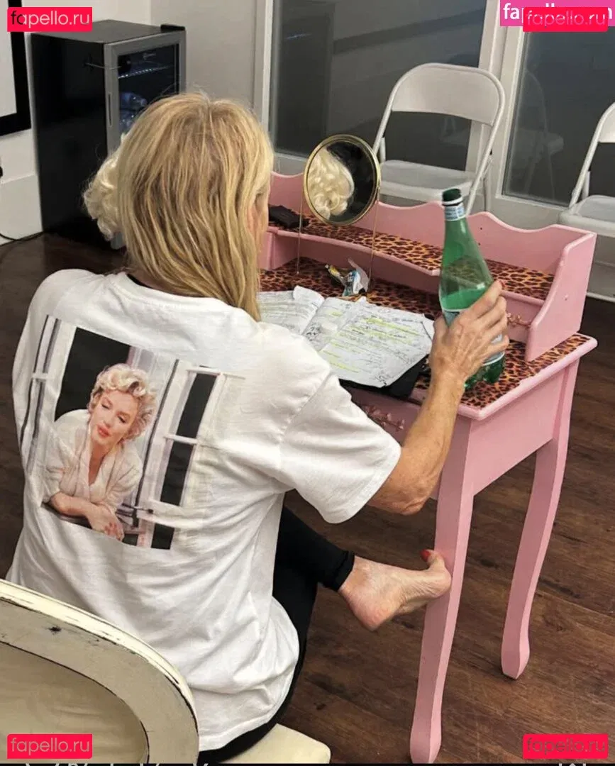 Michelle Collins Onlyfans Photo Gallery 