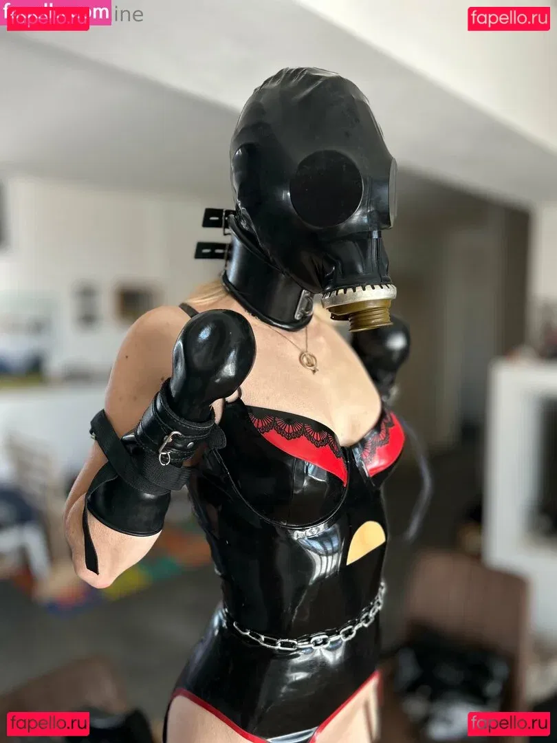 collaredfeline Onlyfans Photo Gallery 