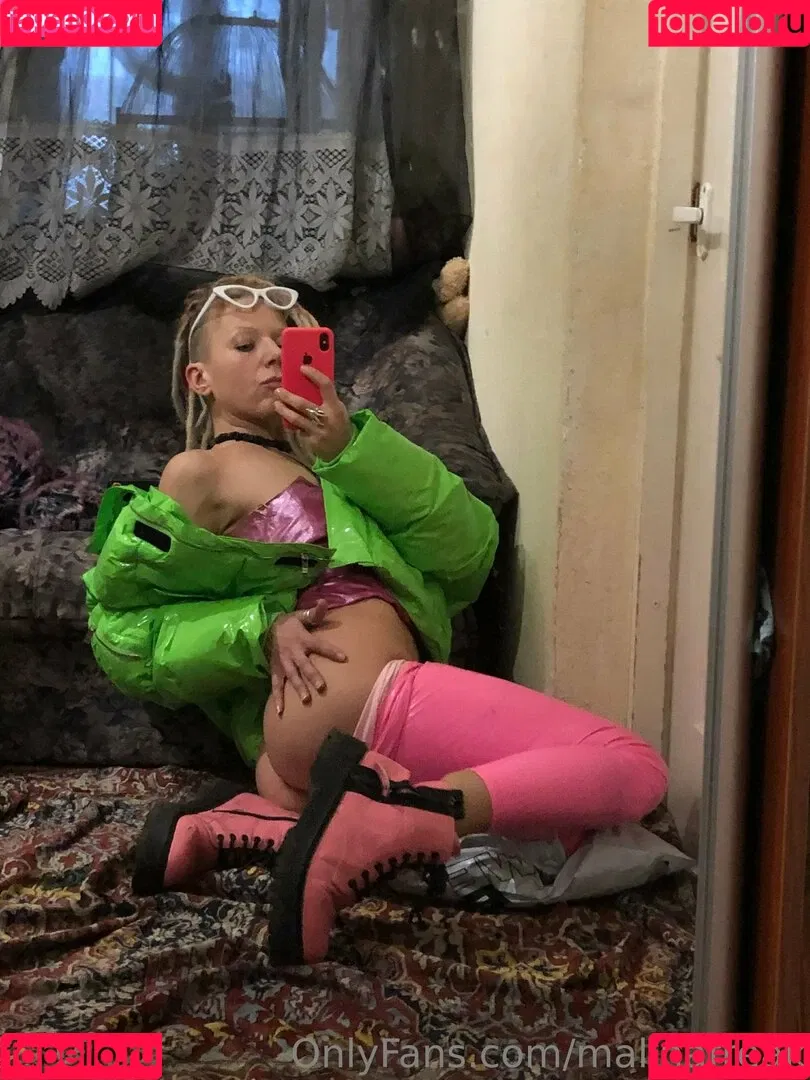 malinafreak Onlyfans Photo Gallery 