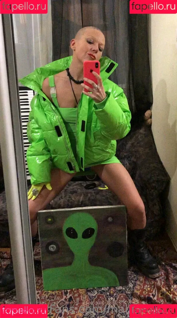 malinafreak Onlyfans Photo Gallery 