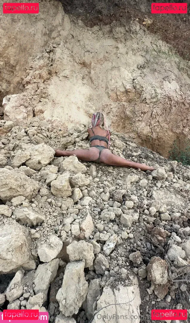 malinafreak Onlyfans Photo Gallery 