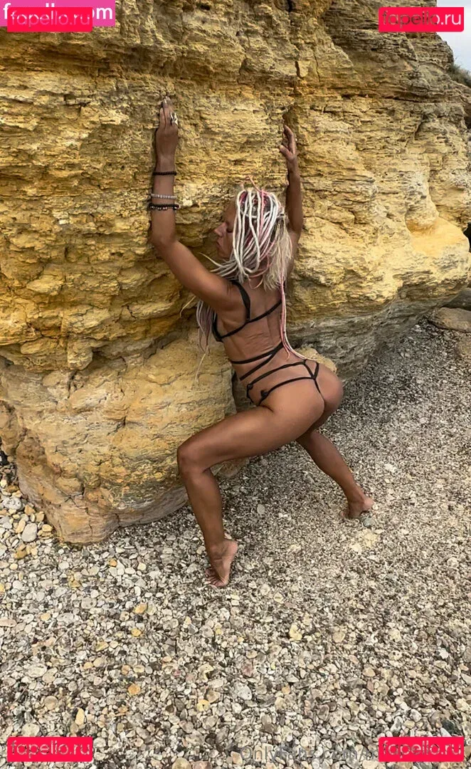 malinafreak Onlyfans Photo Gallery 