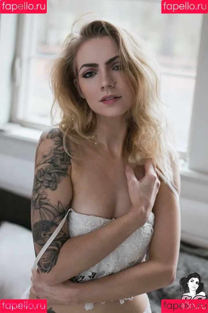 Teeth Sg Onlyfans Photo Gallery 