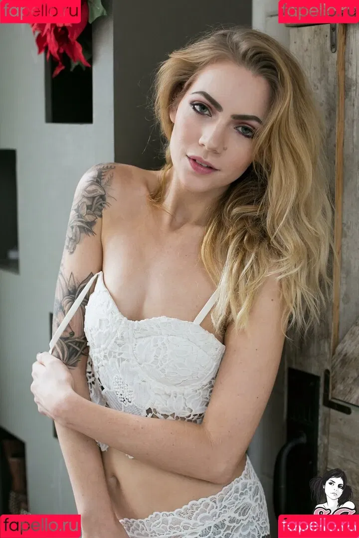 Teeth Sg Onlyfans Photo Gallery 
