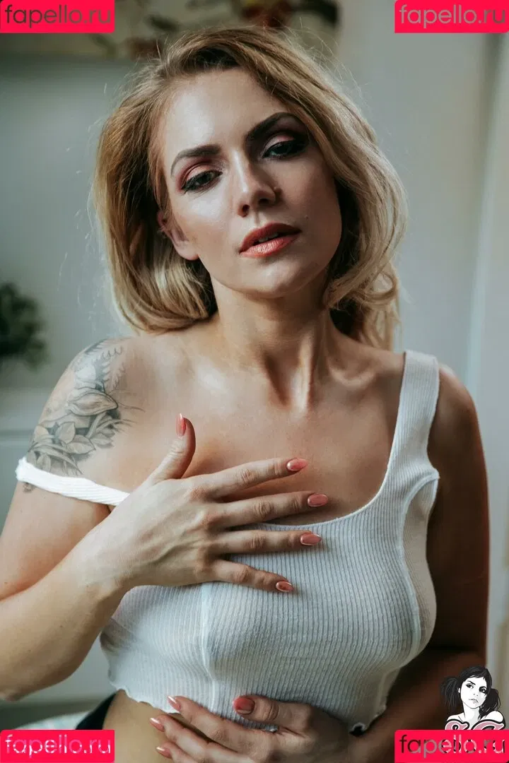 Teeth Sg Onlyfans Photo Gallery 