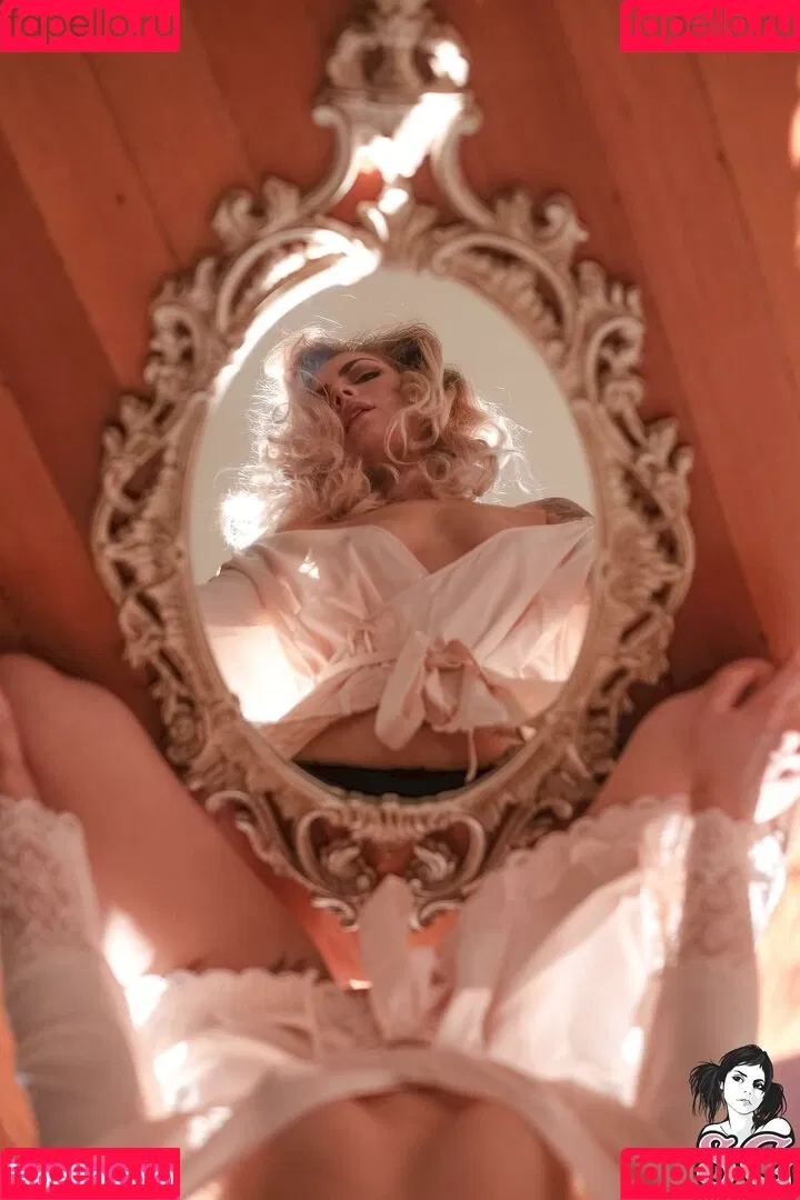 Teeth Sg Onlyfans Photo Gallery 