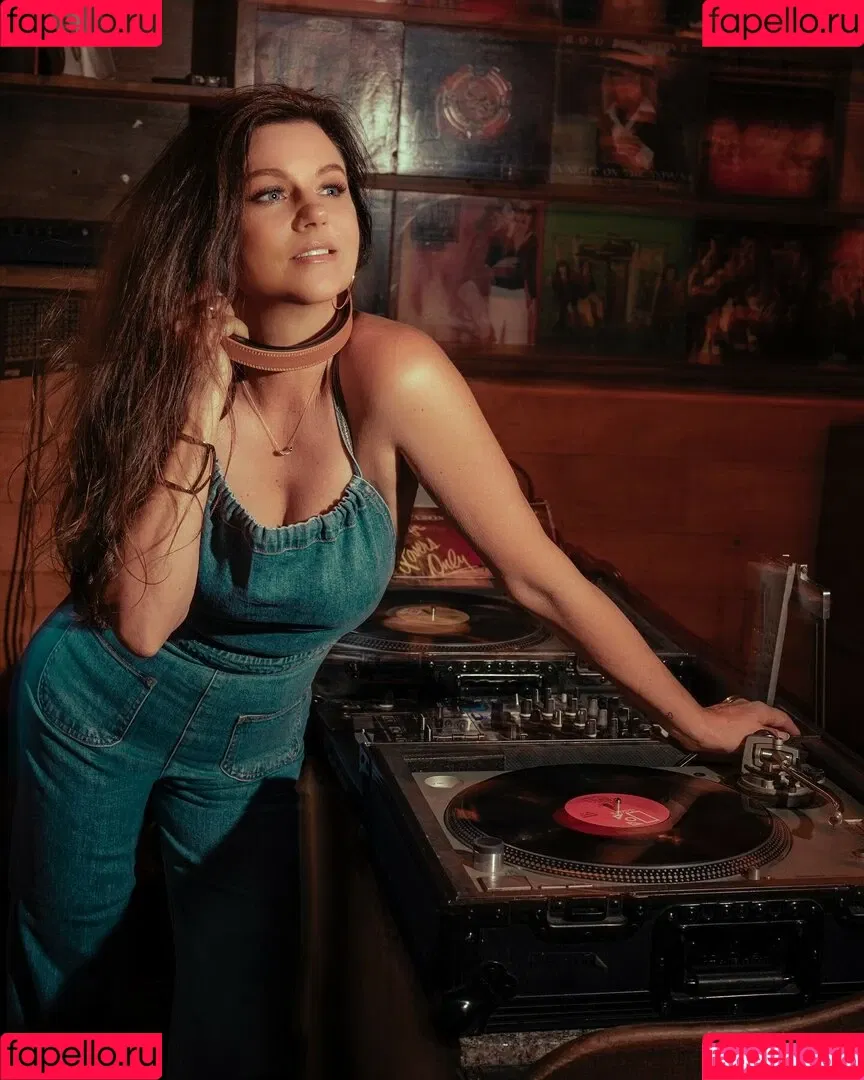 Tiffani Thiessen Onlyfans Photo Gallery 