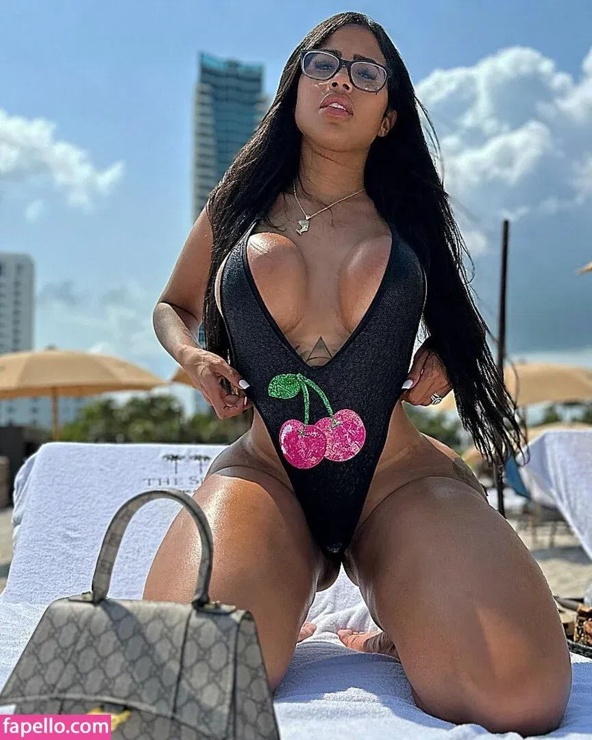 gini_frech Onlyfans Photo Gallery 