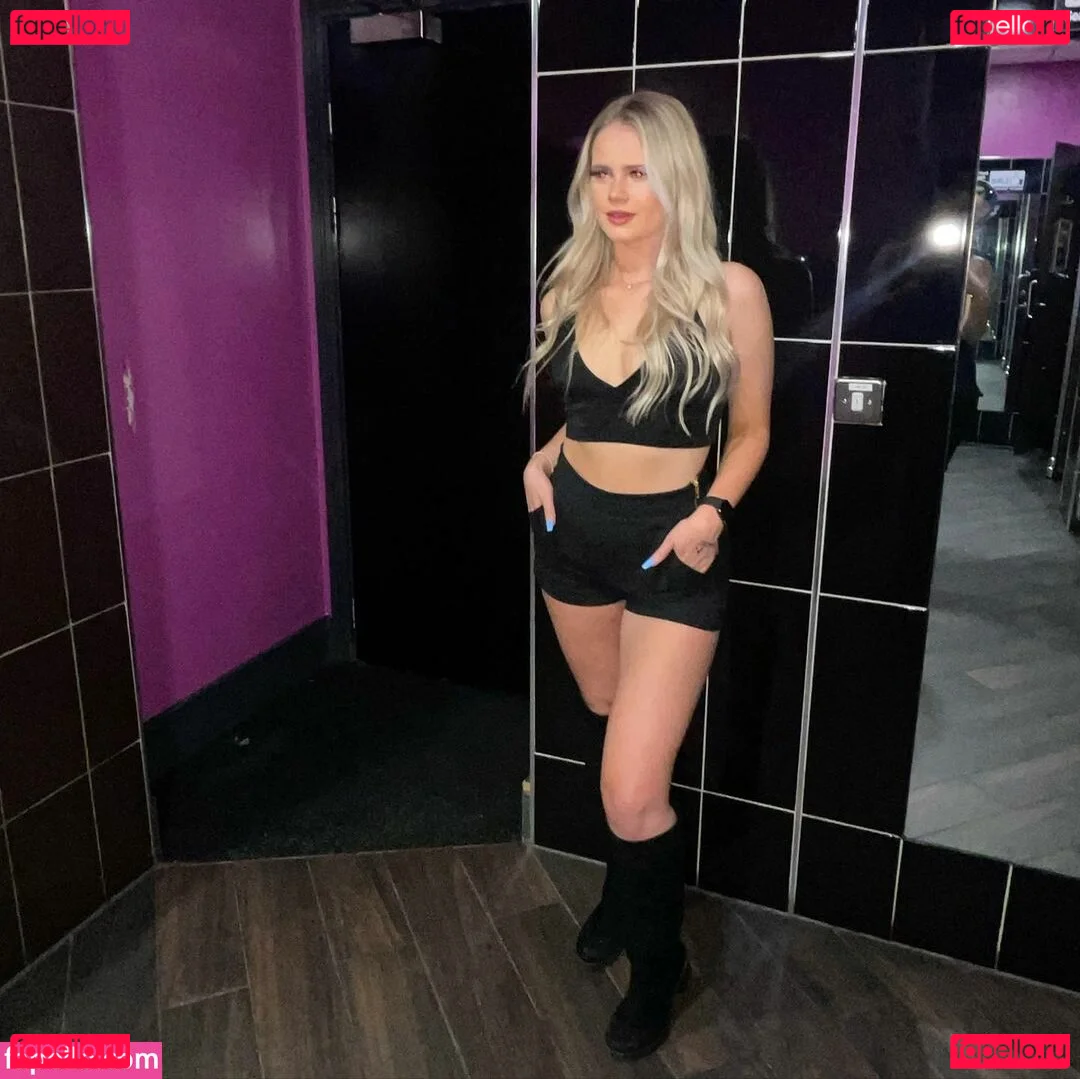 Lilly-Sue McFadden Onlyfans Photo Gallery 