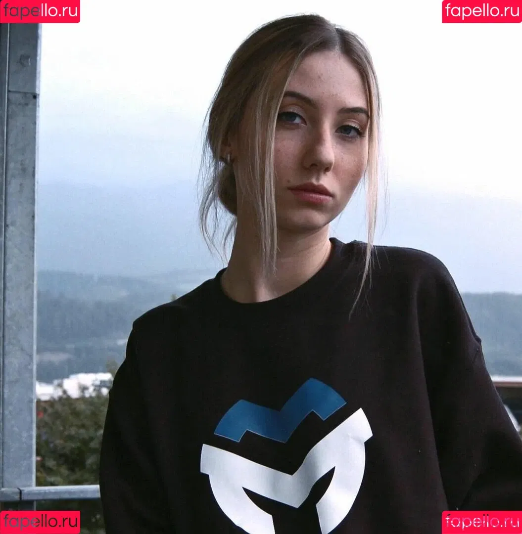 veylaneey Onlyfans Photo Gallery 