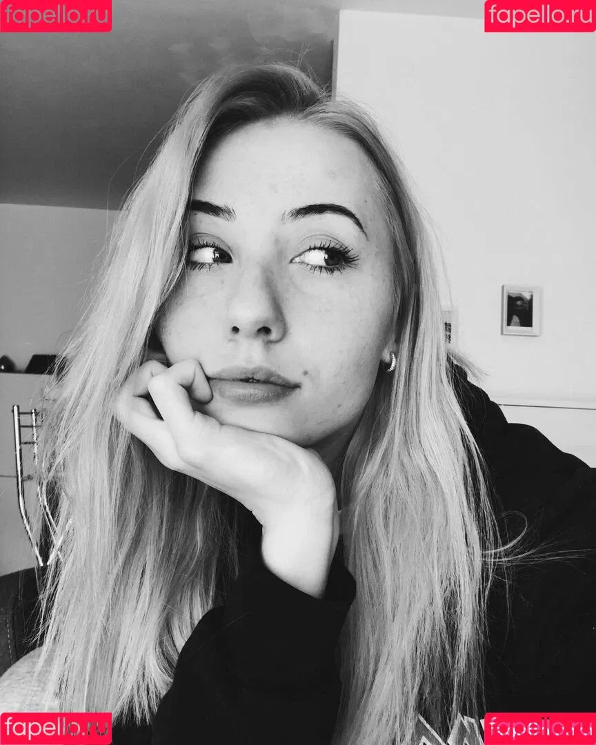 veylaneey Onlyfans Photo Gallery 