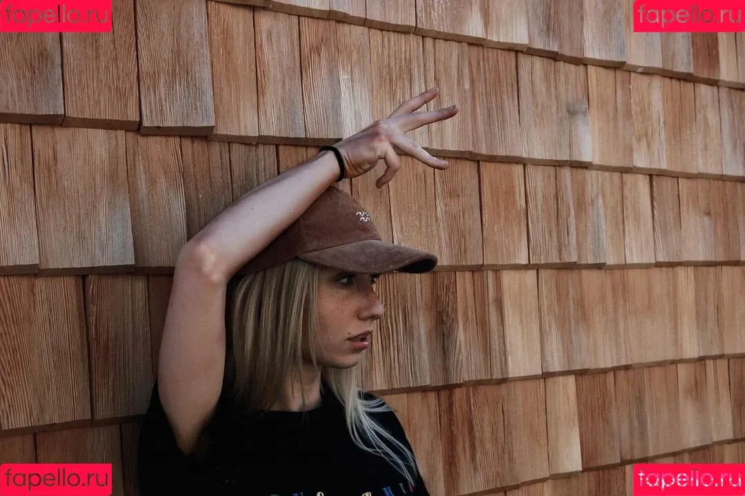 veylaneey Onlyfans Photo Gallery 