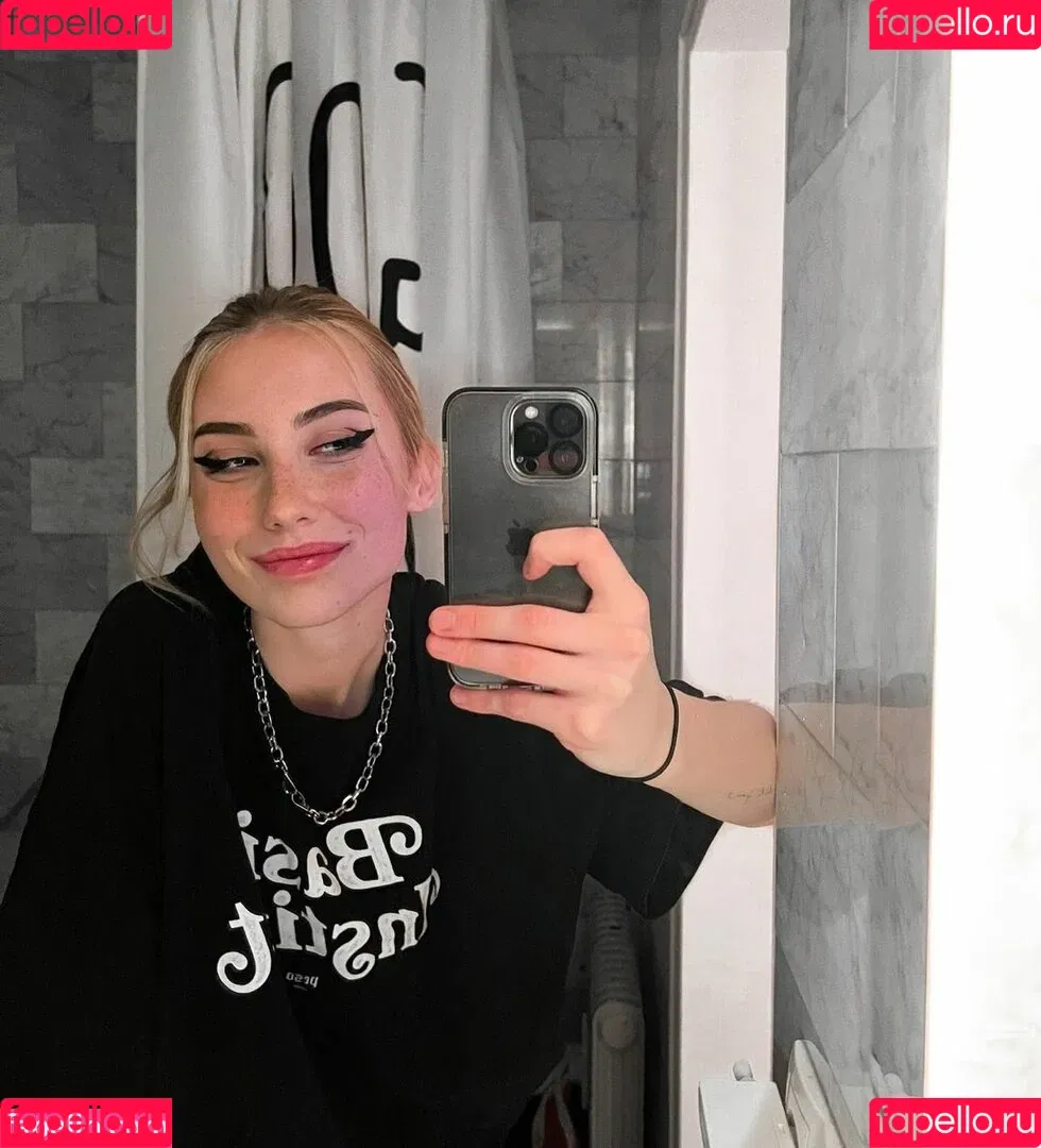 veylaneey Onlyfans Photo Gallery 