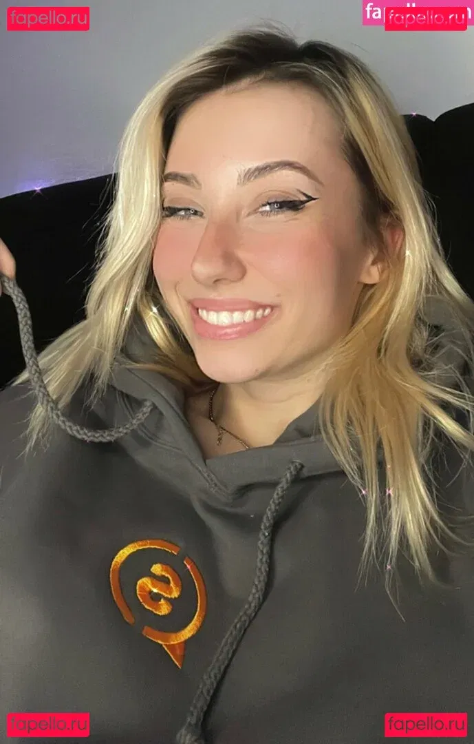 veylaneey Onlyfans Photo Gallery 