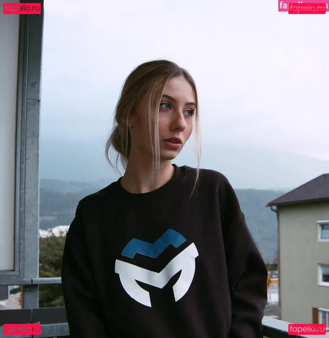 veylaneey Onlyfans Photo Gallery 