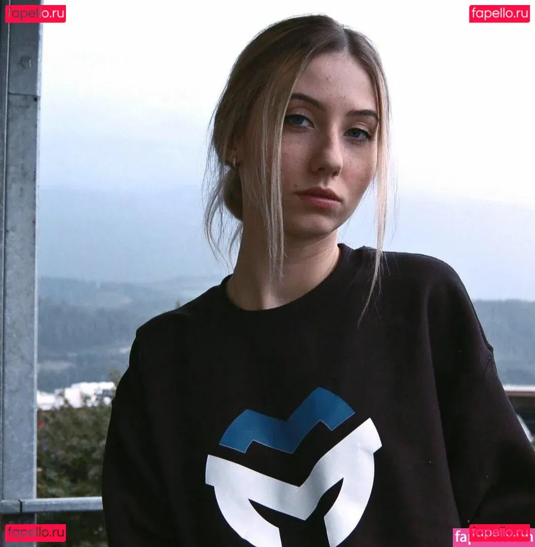 veylaneey Onlyfans Photo Gallery 