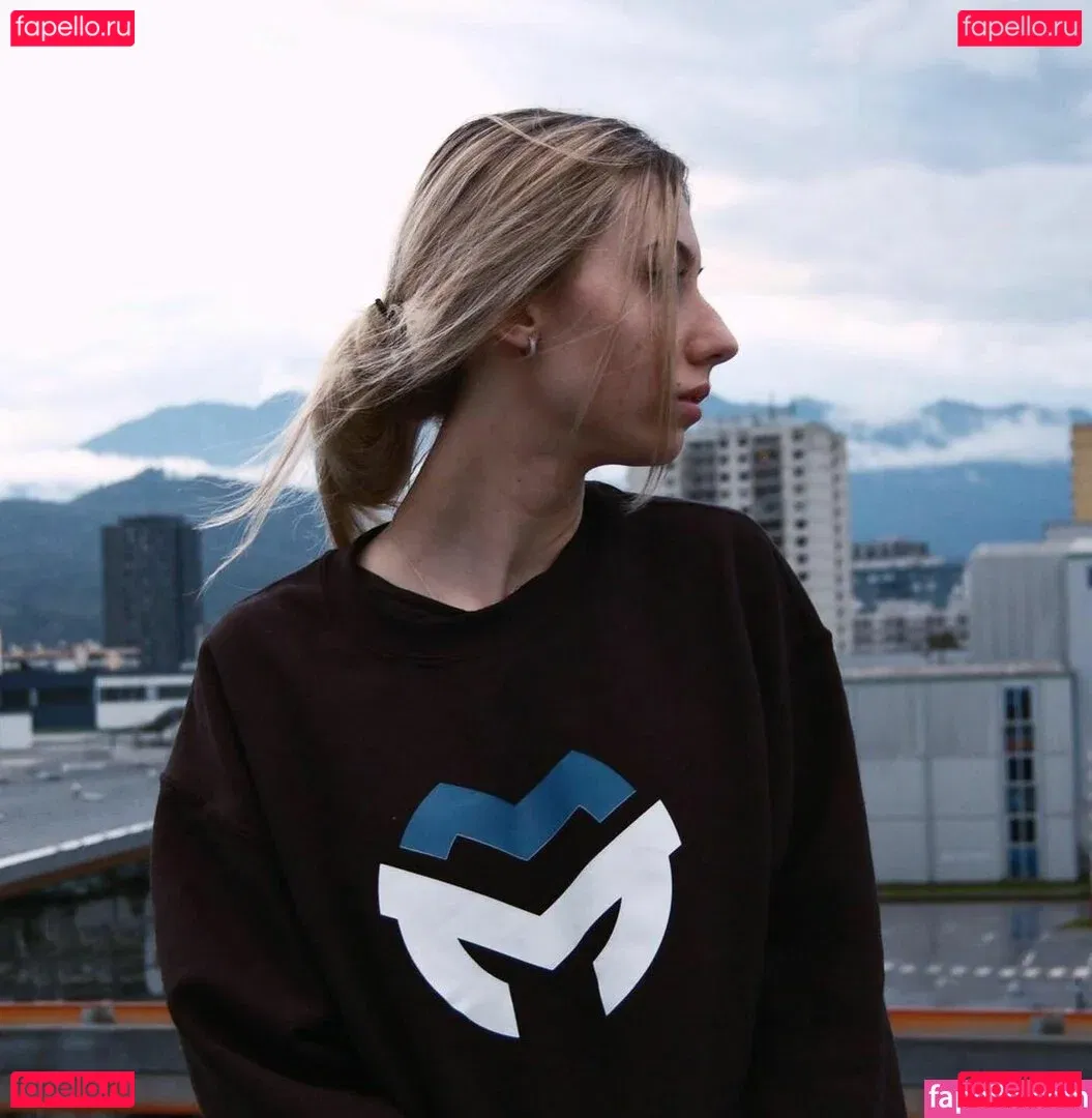 veylaneey Onlyfans Photo Gallery 