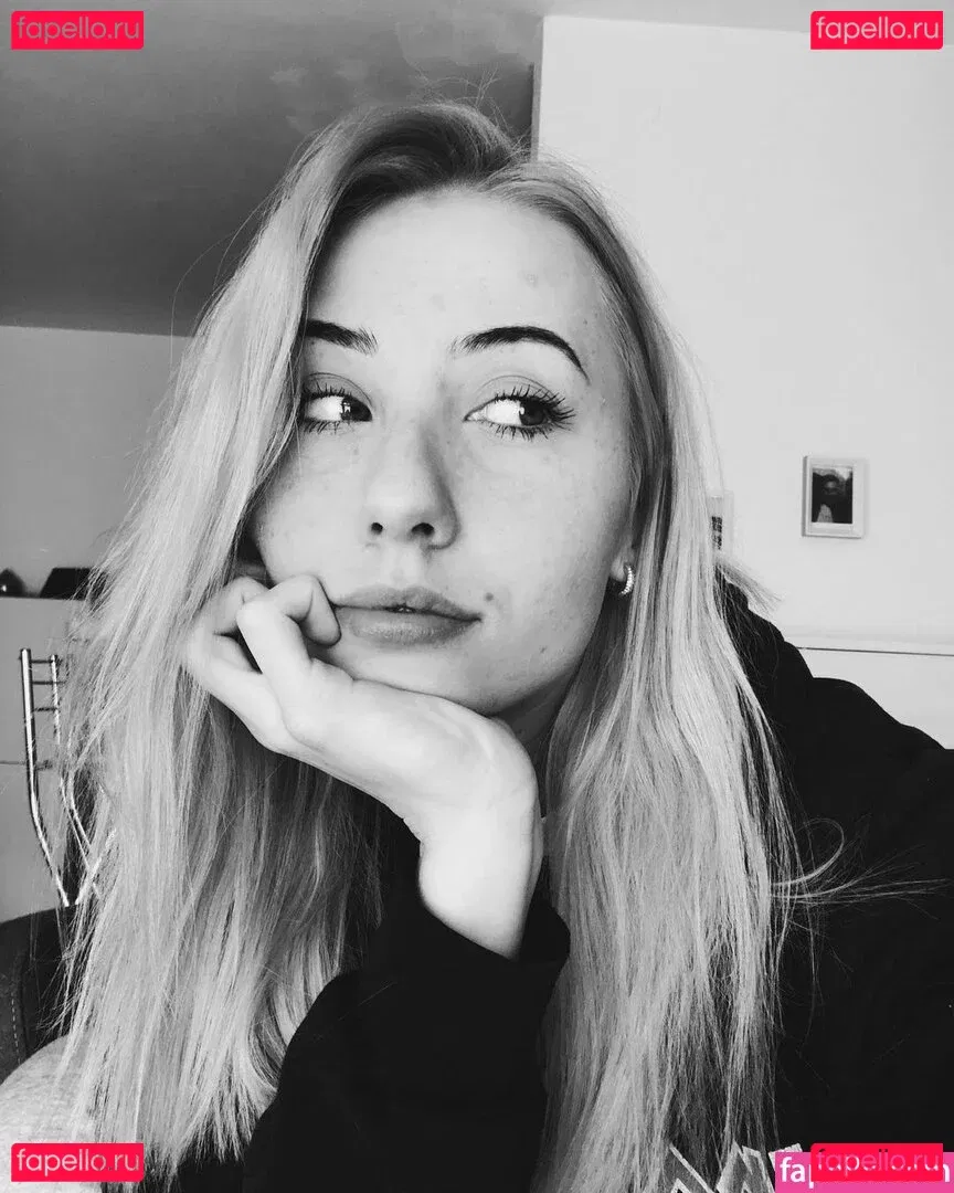 veylaneey Onlyfans Photo Gallery 