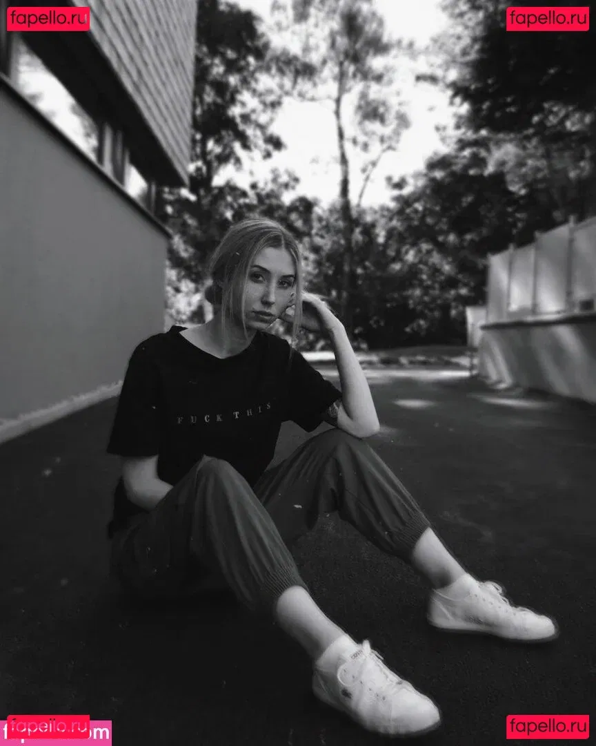 veylaneey Onlyfans Photo Gallery 