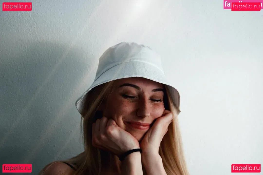 veylaneey Onlyfans Photo Gallery 