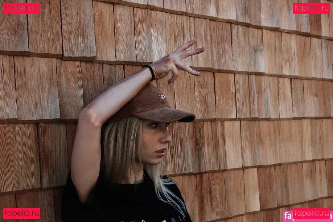 veylaneey Onlyfans Photo Gallery 