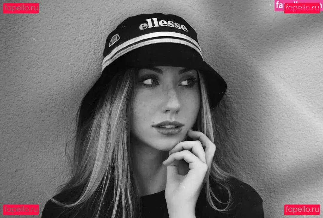 veylaneey Onlyfans Photo Gallery 