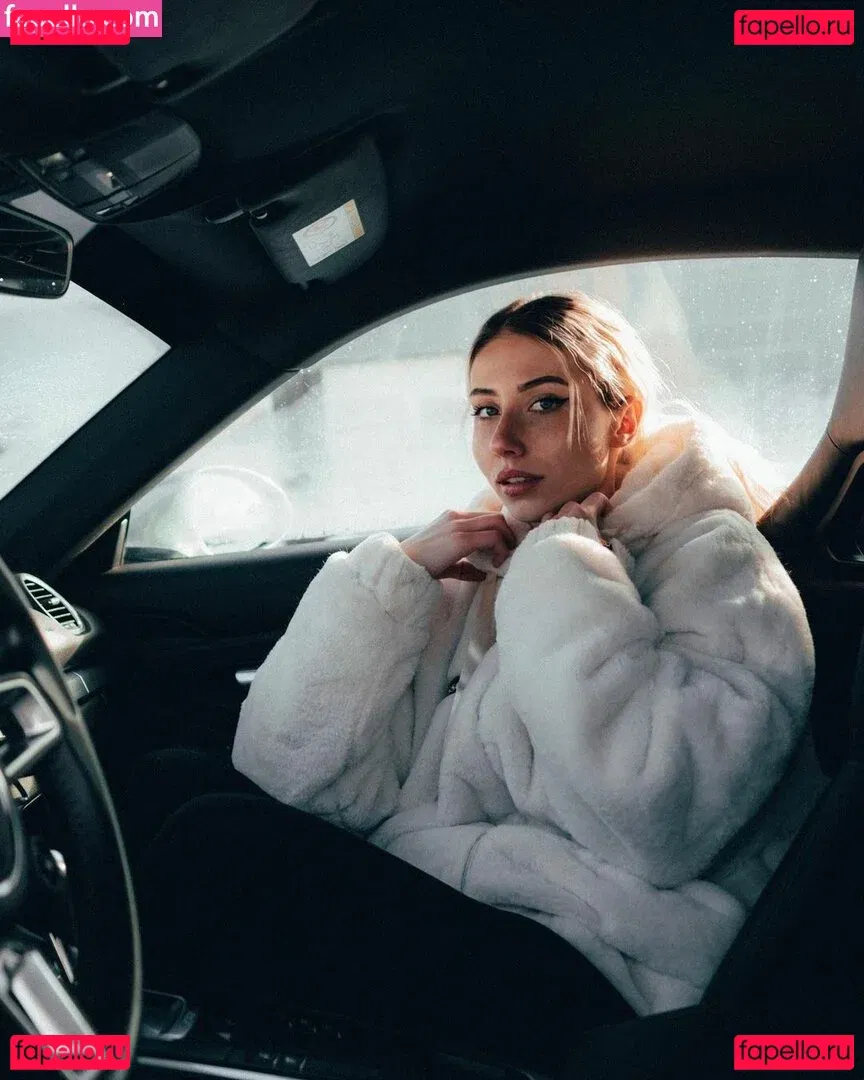 veylaneey Onlyfans Photo Gallery 