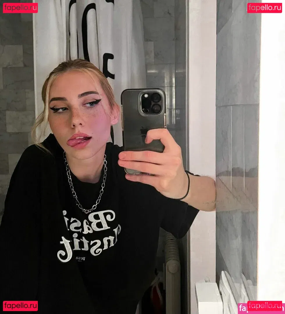 veylaneey Onlyfans Photo Gallery 