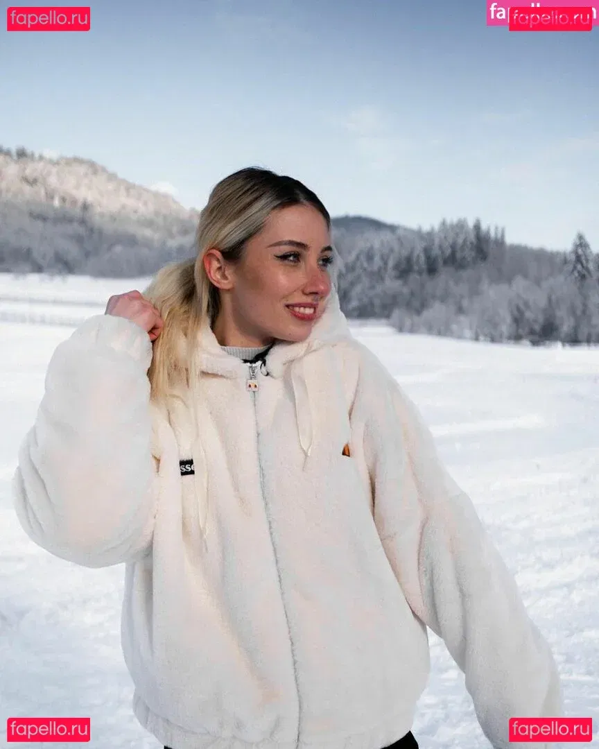 veylaneey Onlyfans Photo Gallery 