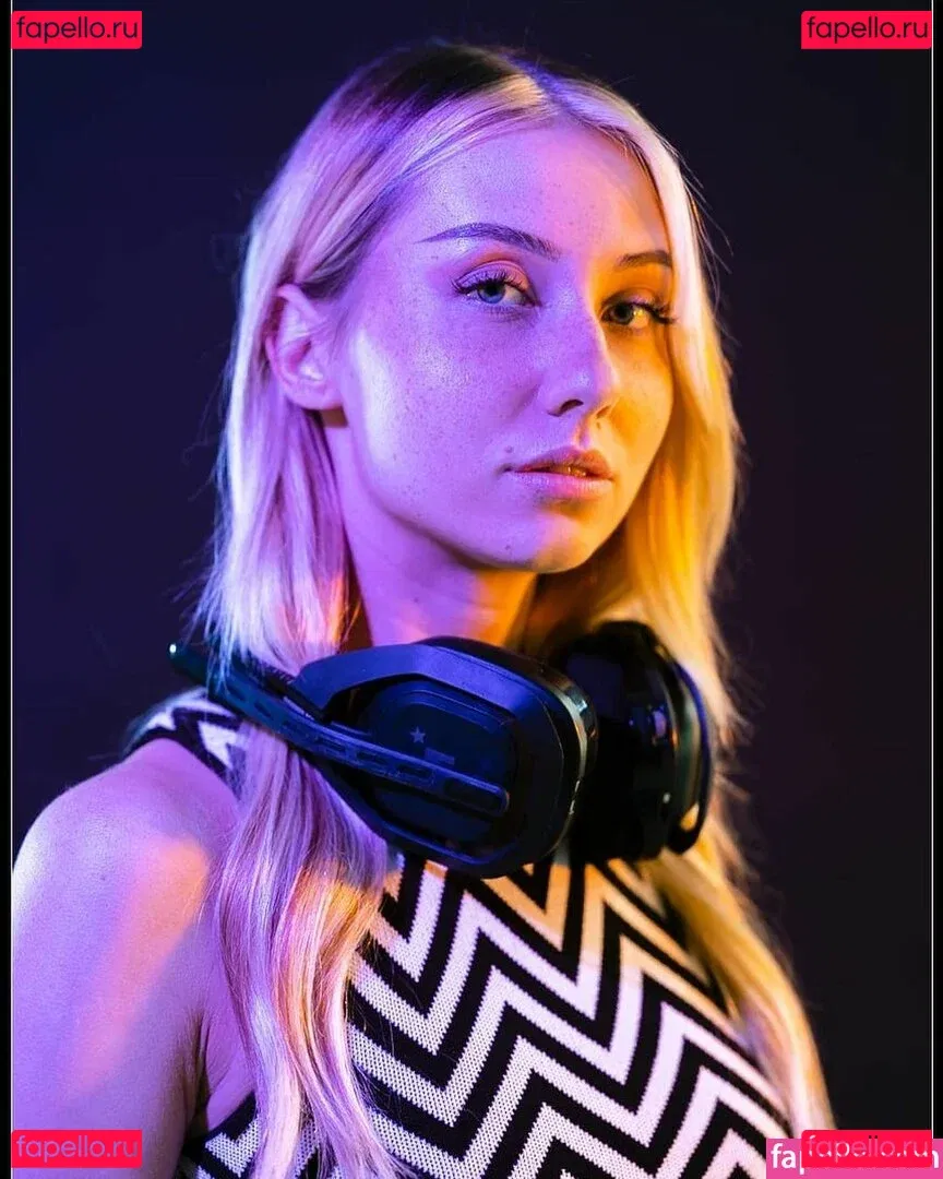 veylaneey Onlyfans Photo Gallery 