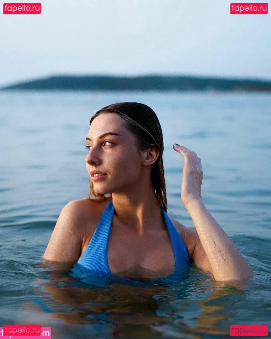 veylaneey Onlyfans Photo Gallery 