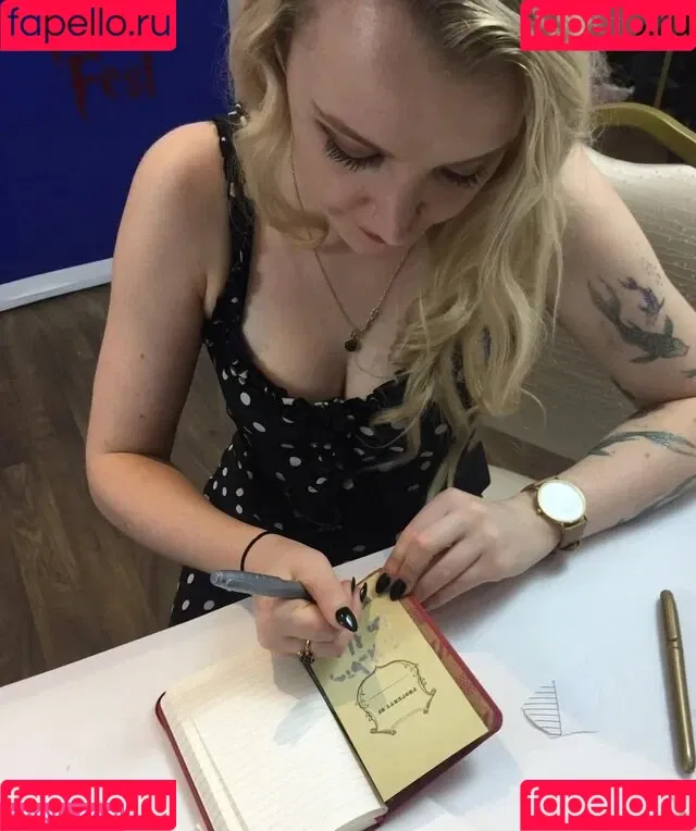 Evanna Lynch Onlyfans Photo Gallery 