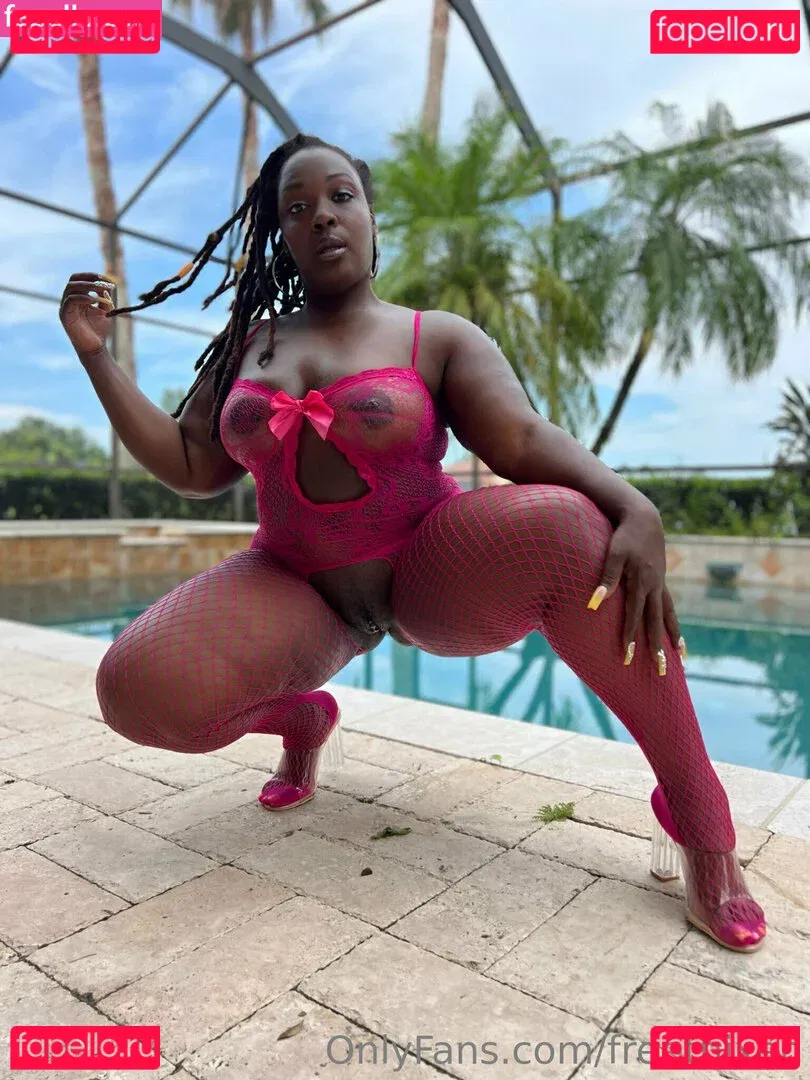 freethixen Onlyfans Photo Gallery 