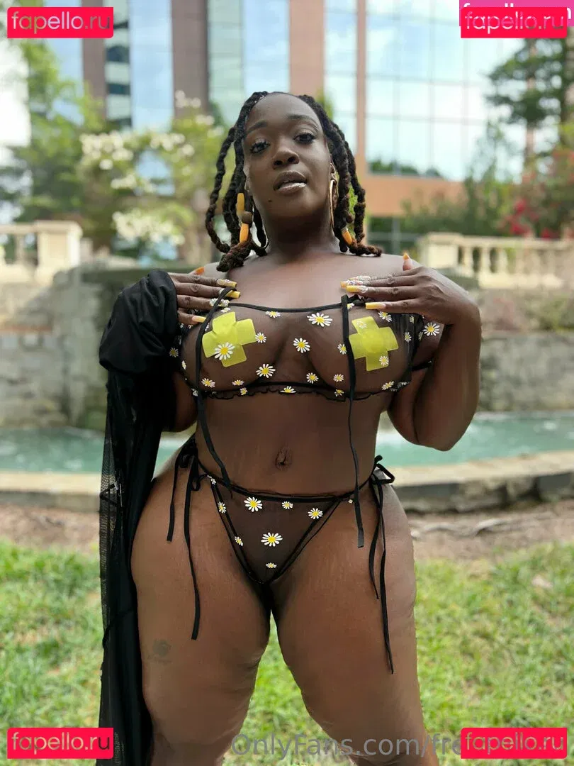 freethixen Onlyfans Photo Gallery 