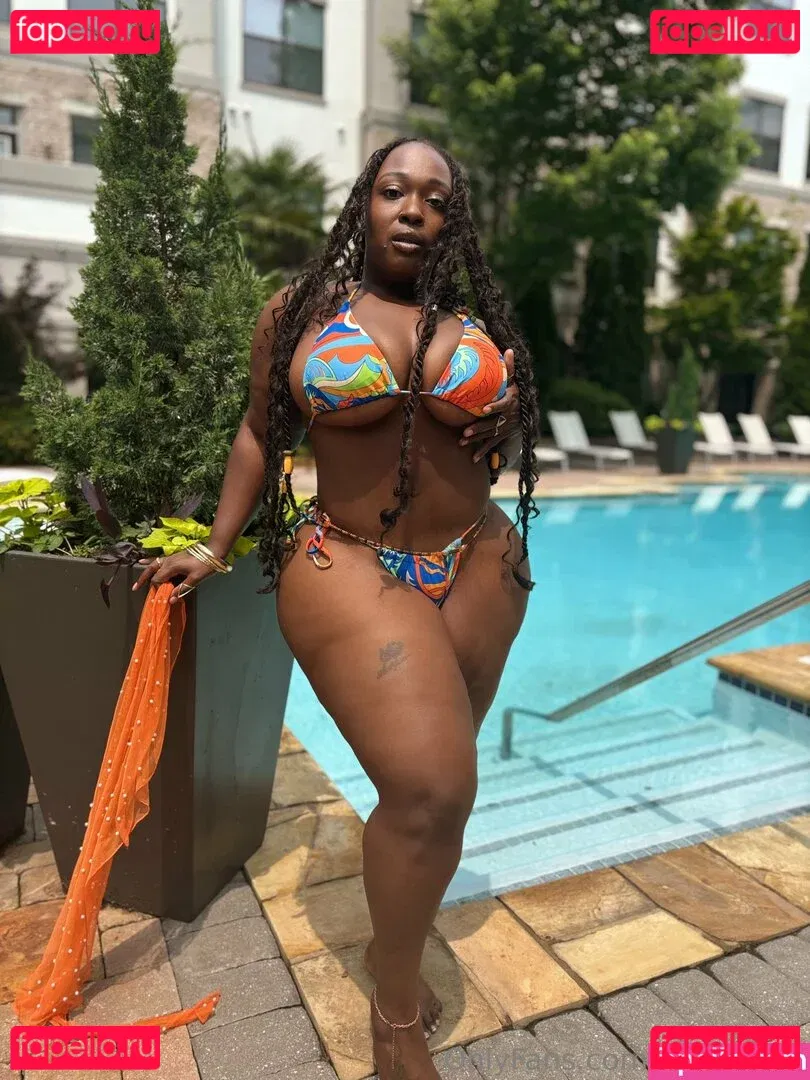 freethixen Onlyfans Photo Gallery 