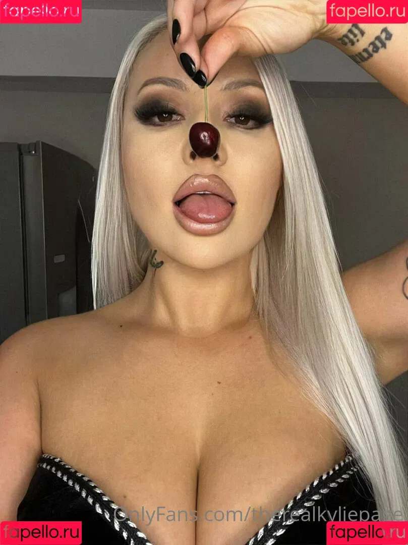 therealkyliepage Onlyfans Photo Gallery 