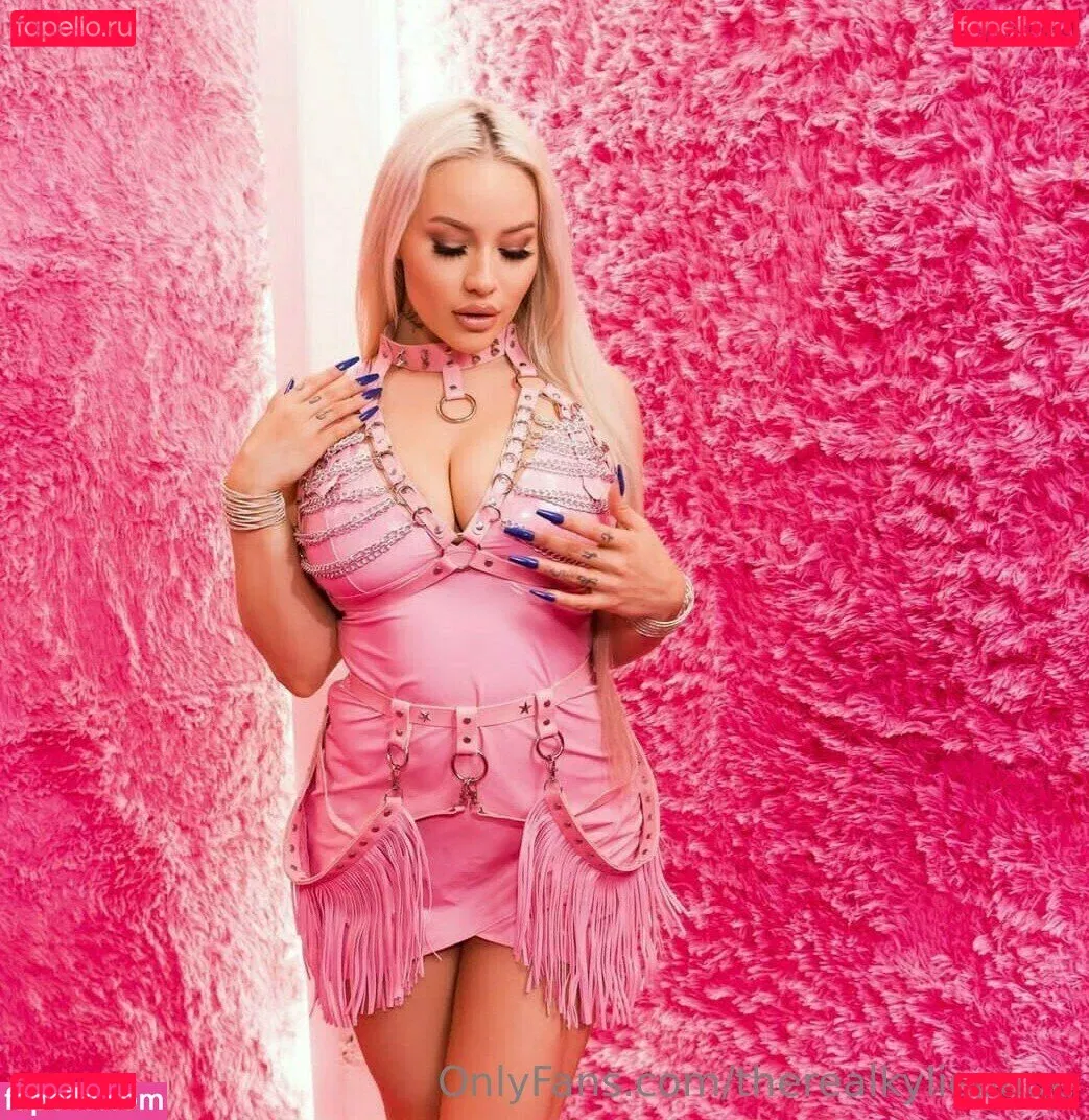 therealkyliepage Onlyfans Photo Gallery 