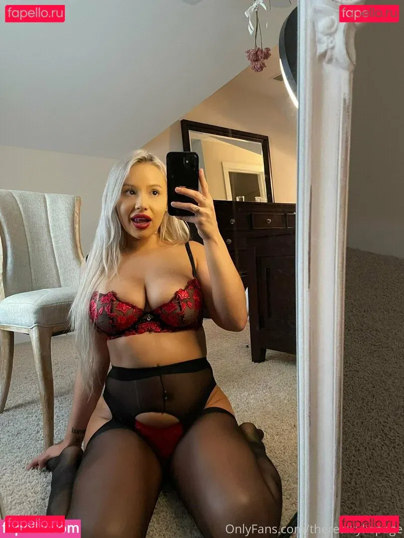 therealkyliepage Onlyfans Photo Gallery 