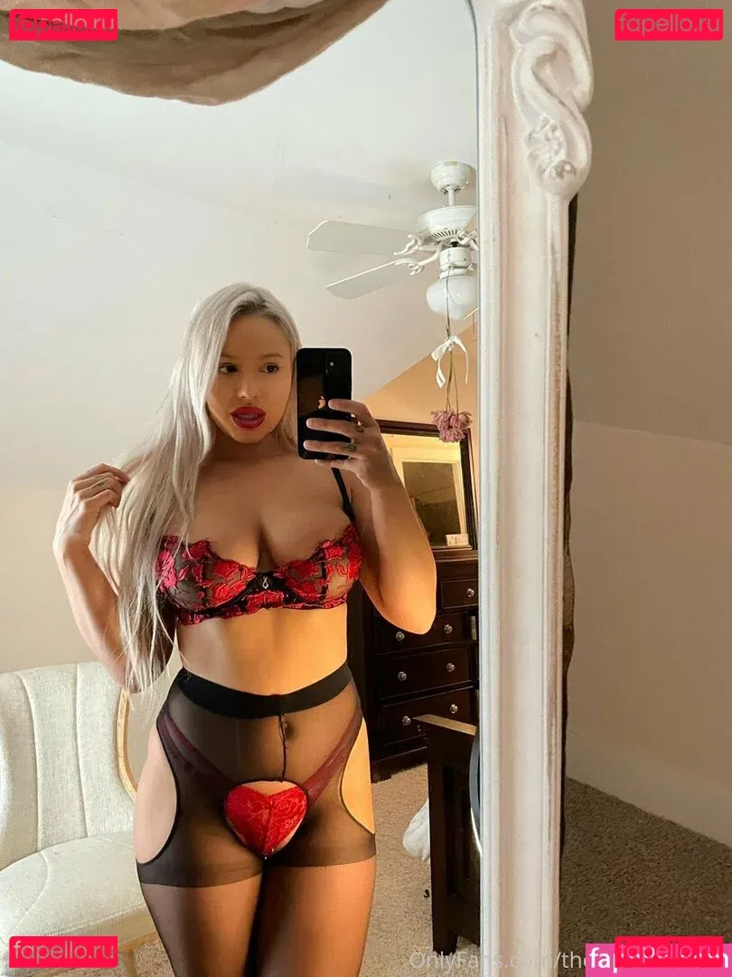 therealkyliepage Onlyfans Photo Gallery 