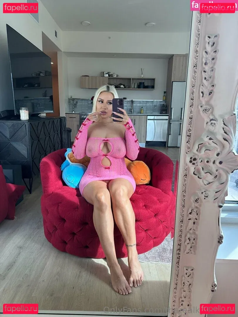 therealkyliepage Onlyfans Photo Gallery 