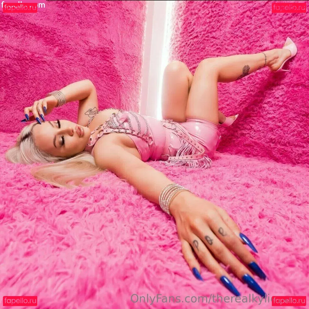 therealkyliepage Onlyfans Photo Gallery 