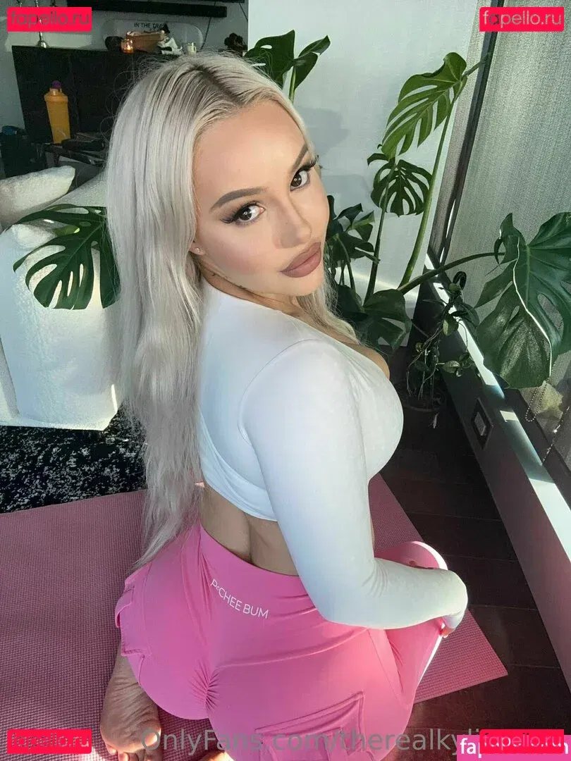 therealkyliepage Onlyfans Photo Gallery 