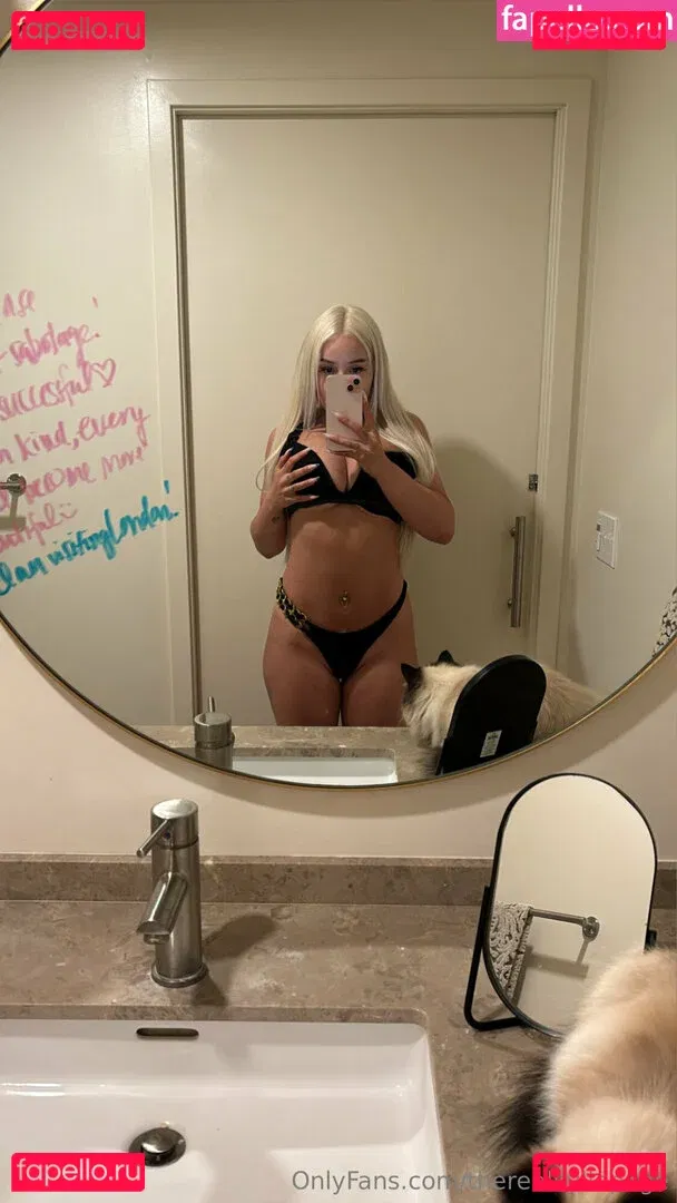 therealkyliepage Onlyfans Photo Gallery 