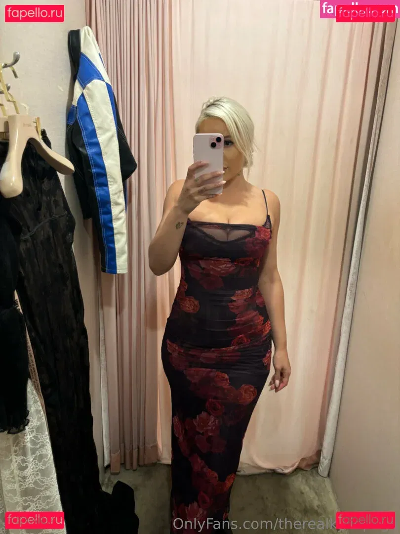 therealkyliepage Onlyfans Photo Gallery 