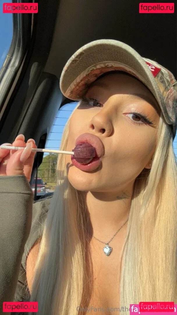 therealkyliepage Onlyfans Photo Gallery 