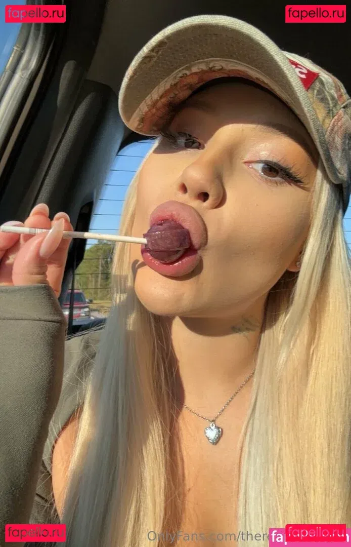 therealkyliepage Onlyfans Photo Gallery 