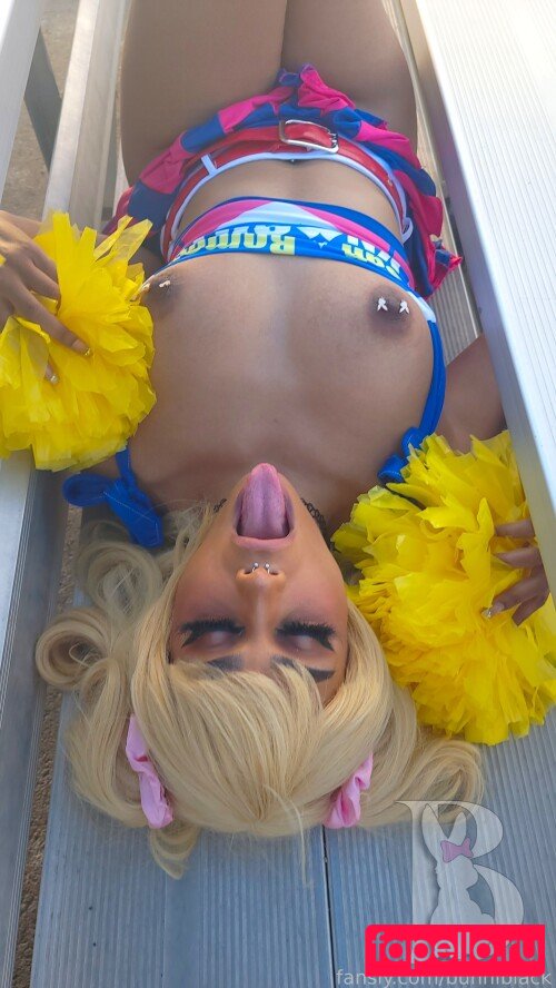 therealkyliepage Onlyfans Photo Gallery 