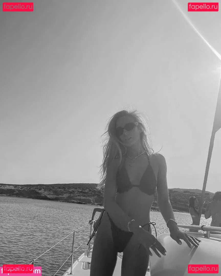 Nicola Hughes Onlyfans Photo Gallery 