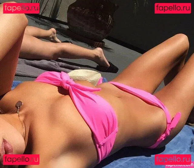 Nicola Hughes Onlyfans Photo Gallery 