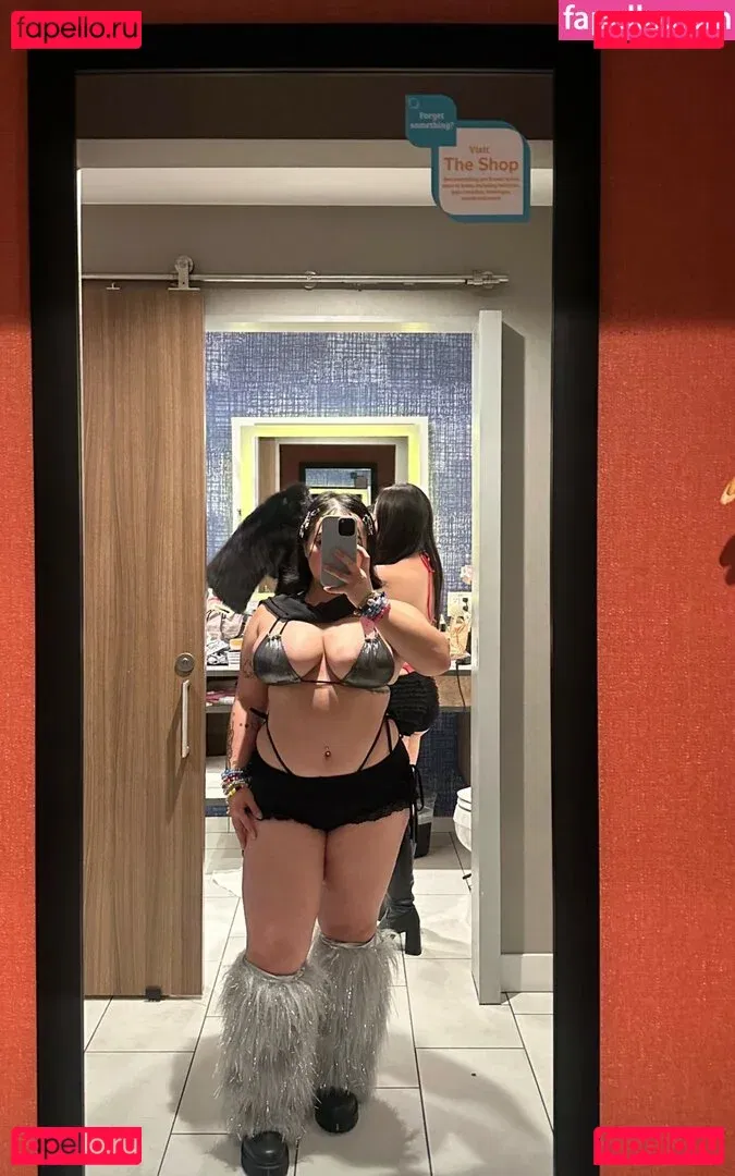 Valentine Thao Onlyfans Photo Gallery 